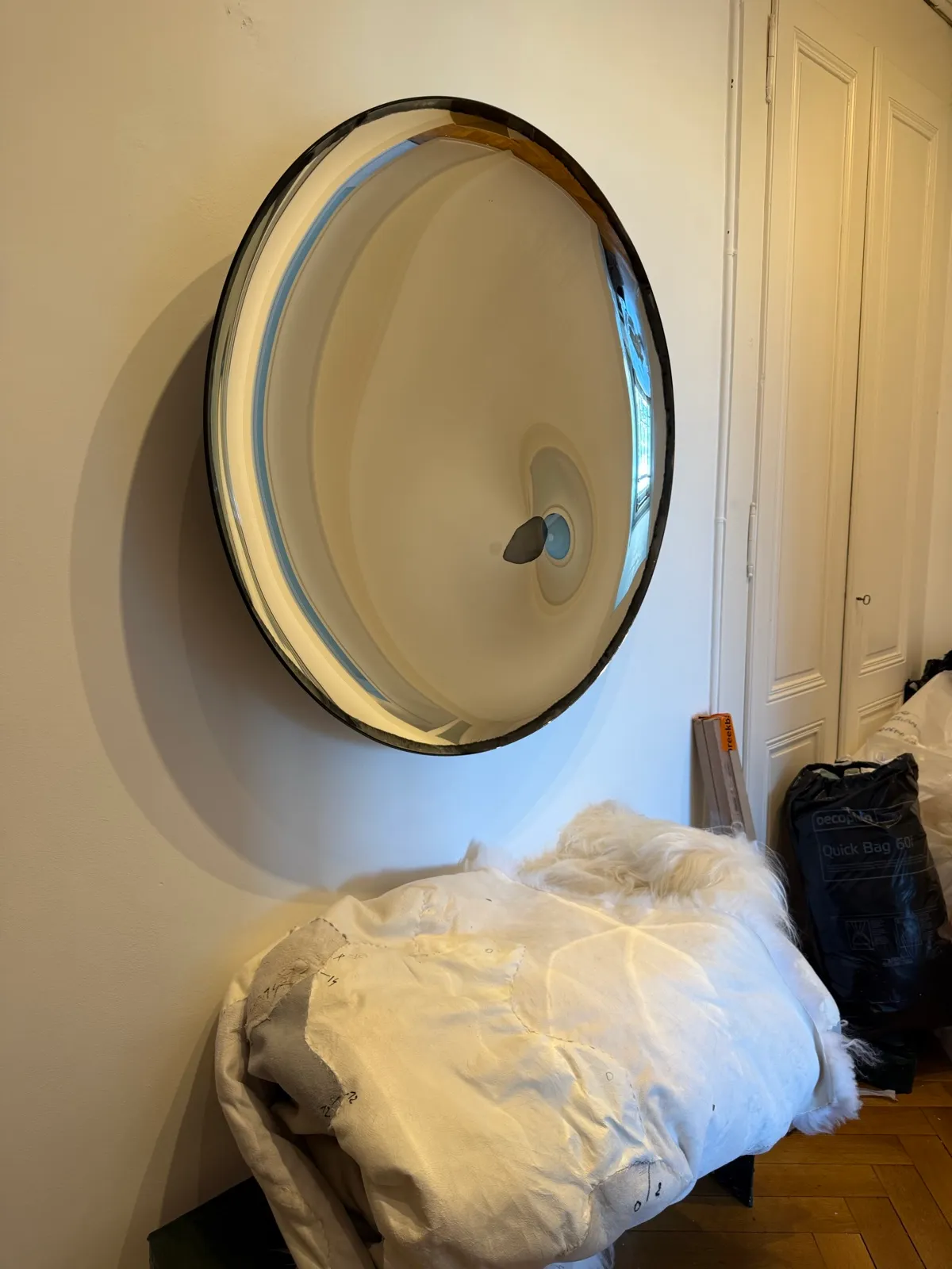 Miroir rond et objet décoratif prêts à emballer
