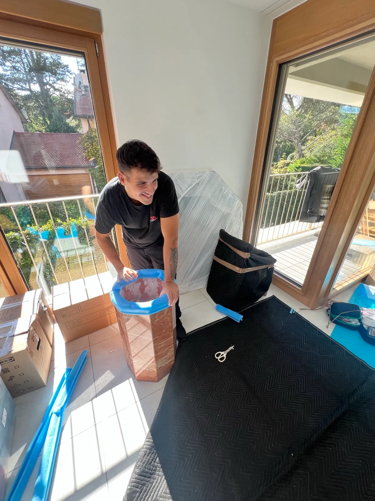 L’équipe prépare les cartons