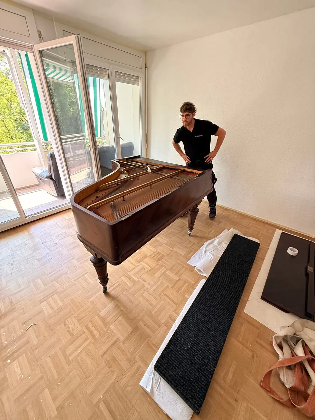 Préparation d’un piano à queue