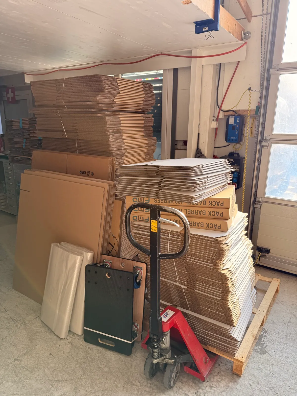 Stock de cartons et de matériel