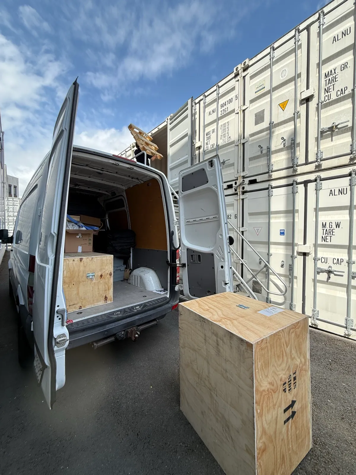 Transfert de caisses vers des conteneurs